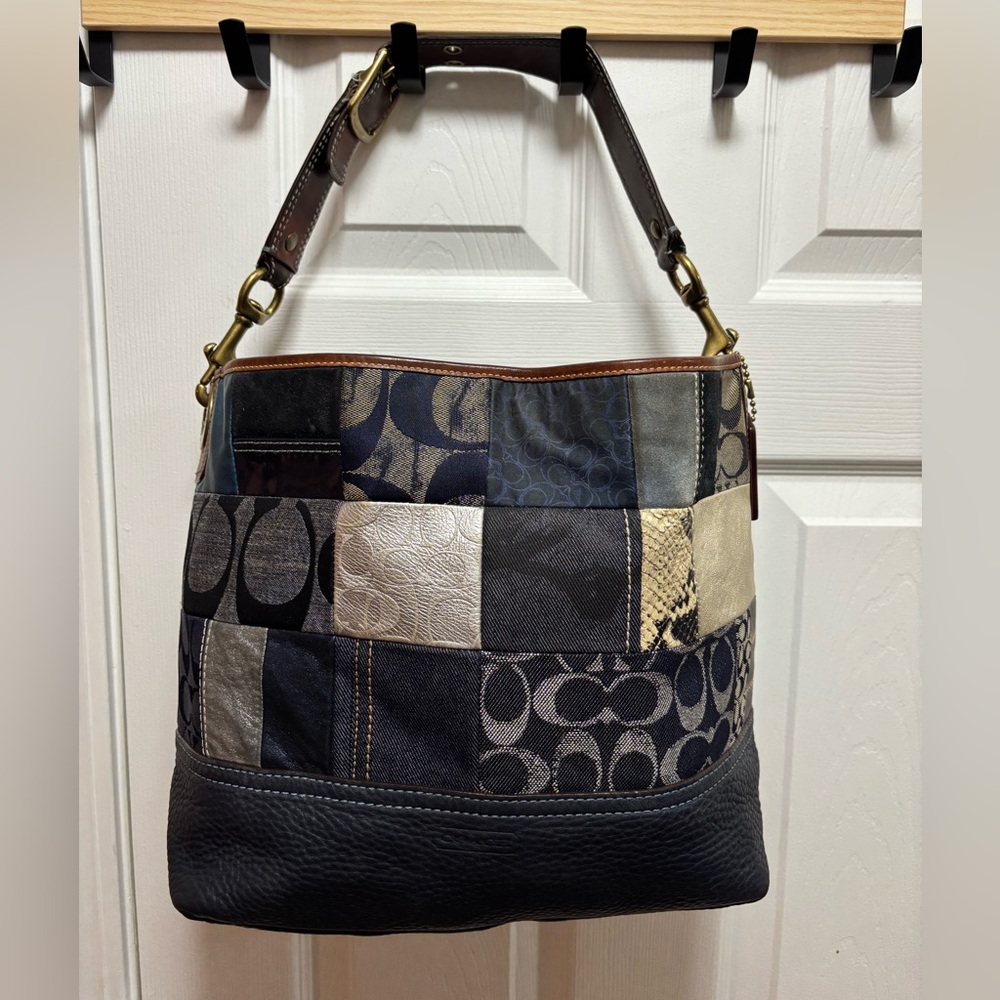 Coach VINTAGE B063-10003 Indigo Denim Blue Patchwork Hobo Tote in EUC